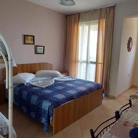Villa Madani Durrës Exteriör bild