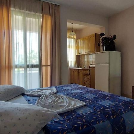 Villa Madani Durrës Exteriör bild