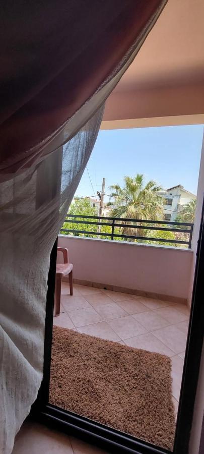 Villa Madani Durrës Exteriör bild