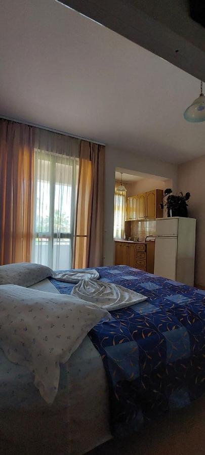 Villa Madani Durrës Exteriör bild