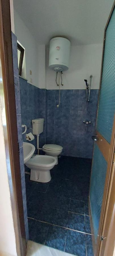 Villa Madani Durrës Exteriör bild